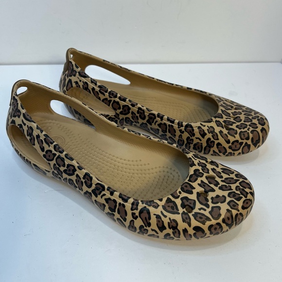 Crocs Kadee Cheetah Leopard Print Waterproof Ballet Flat Casual Shoes W8 - Picture 1 of 8